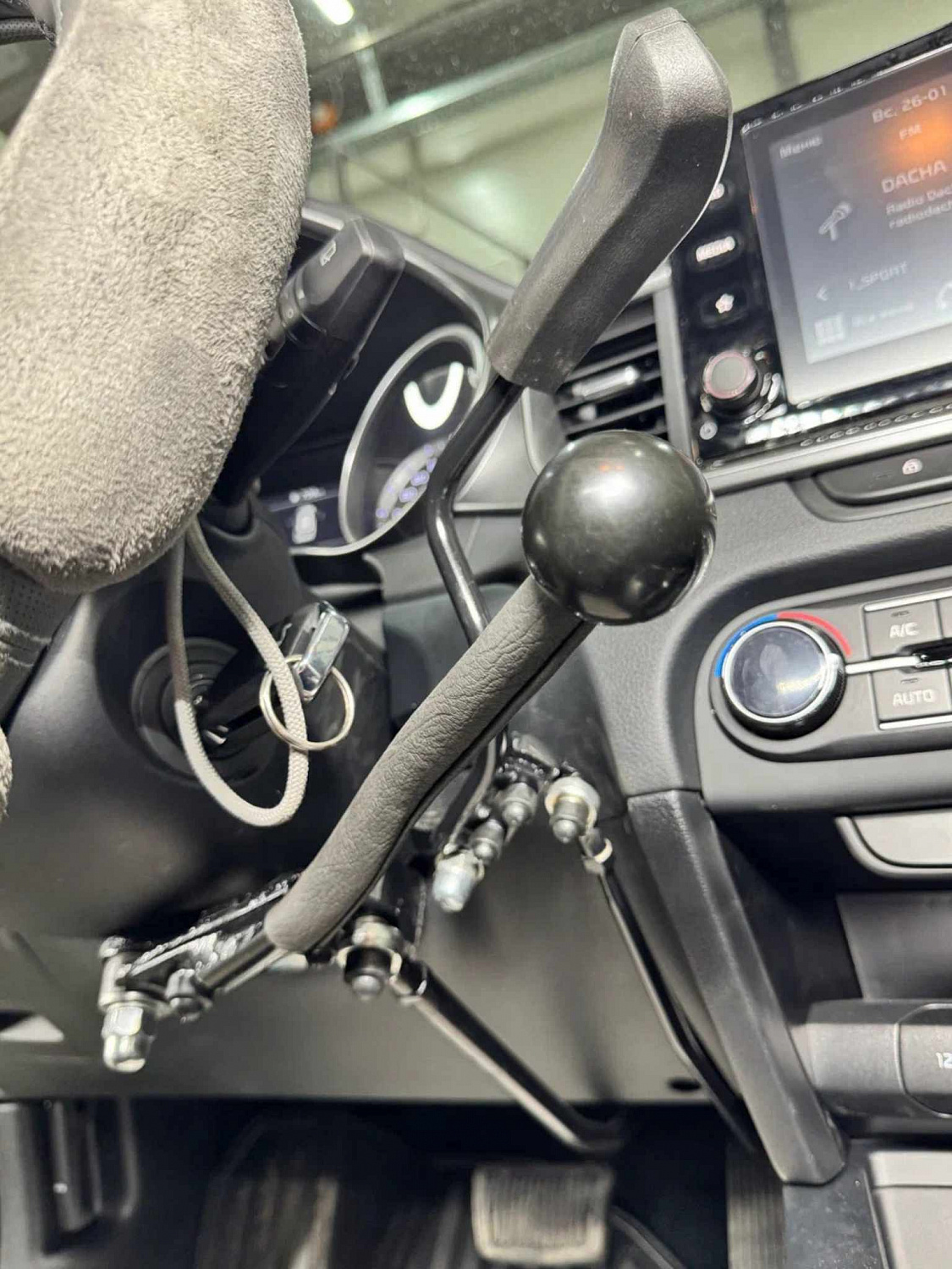 Установка ручного управления для Kia Ceed