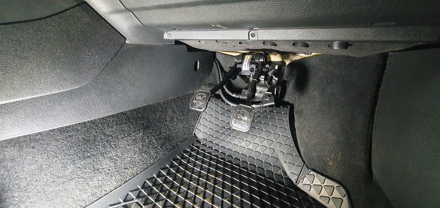 Установка тросовых педалей на Volkswagen Golf (механика, 2шт.)