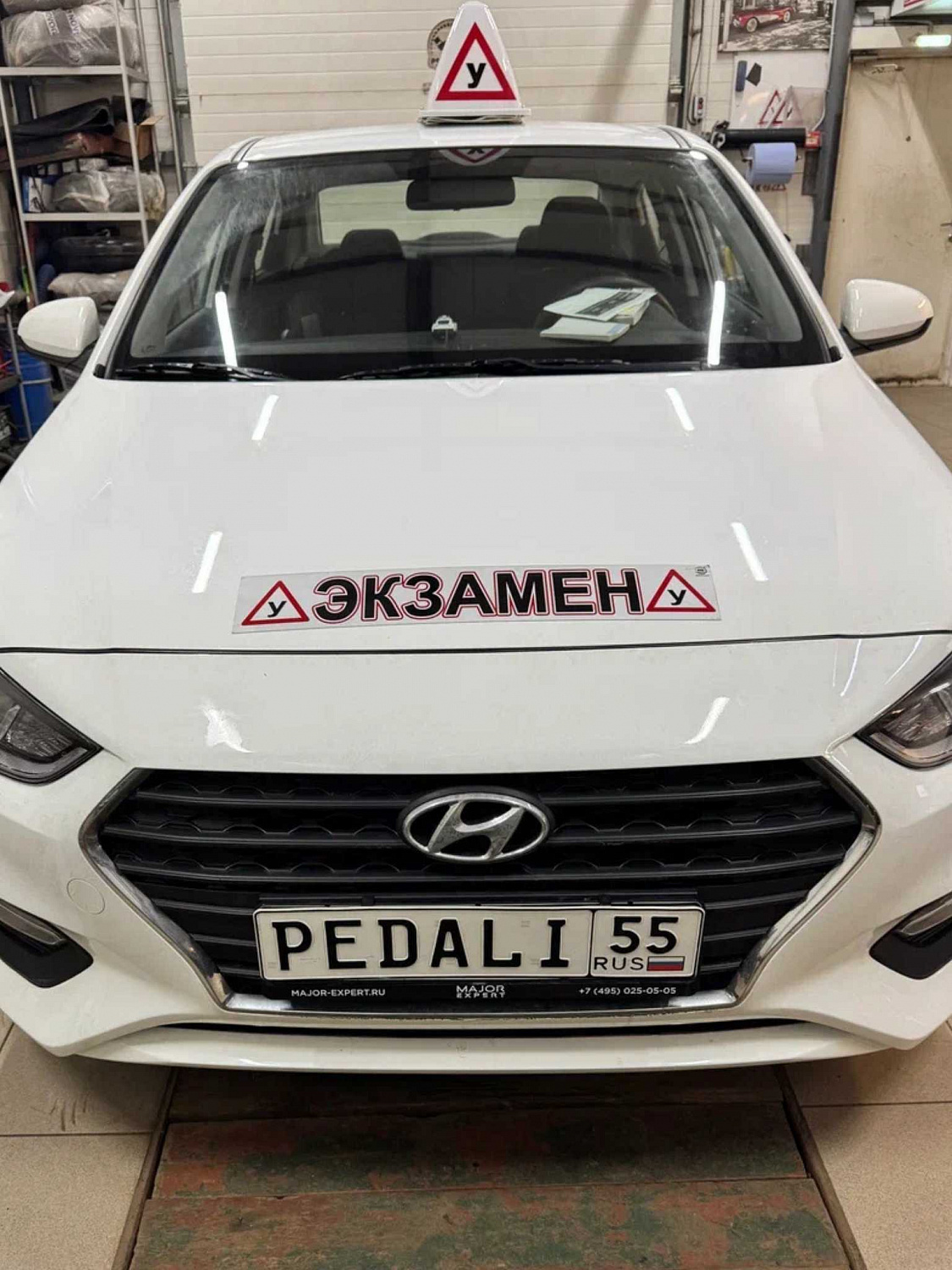 Установка тросовых педалей на Hyundai Solaris (автомат, 1шт.), светозвуковое устройство, фаркоп и комплект магнитных наклеек