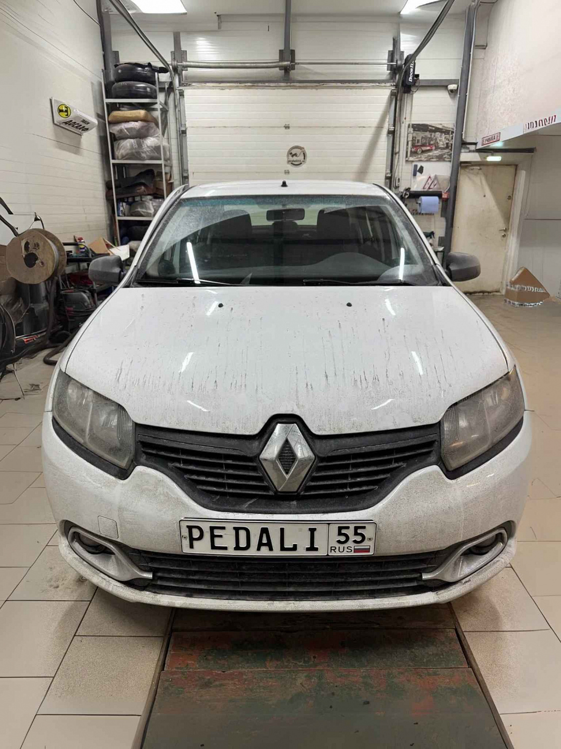 Установка тяговых педалей на Renault Logan (механика, 2шт.)