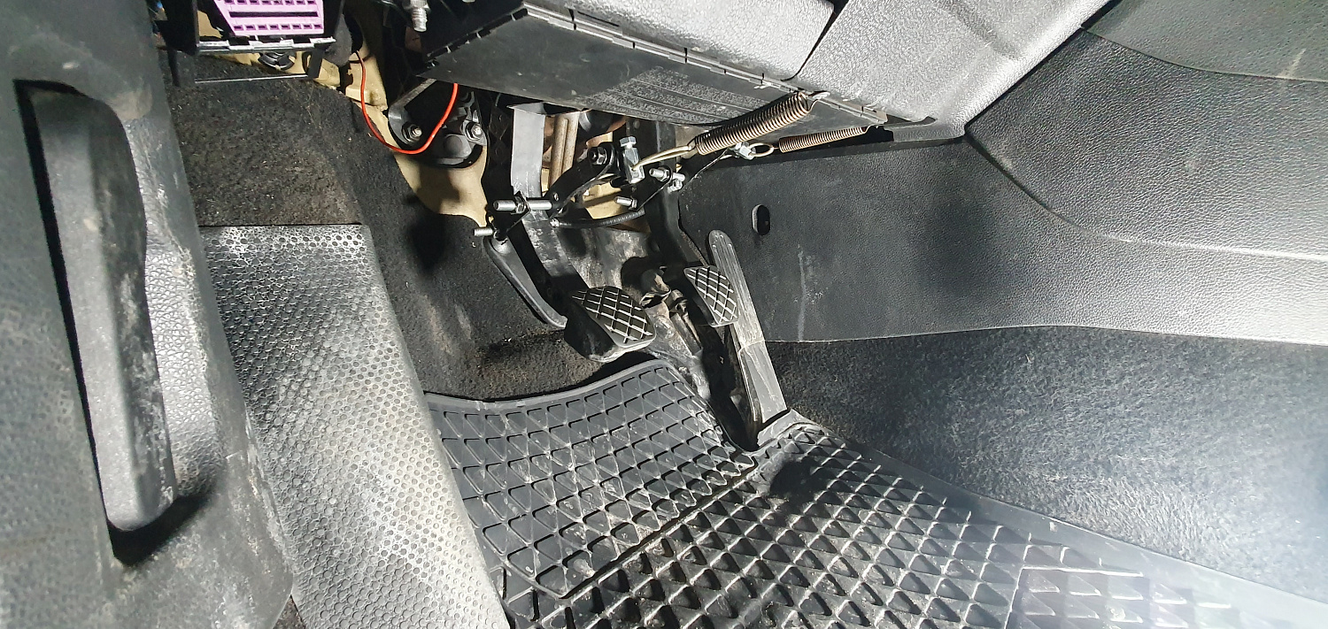 Установка тросовых педалей на Volkswagen Golf (механика, 2шт.)