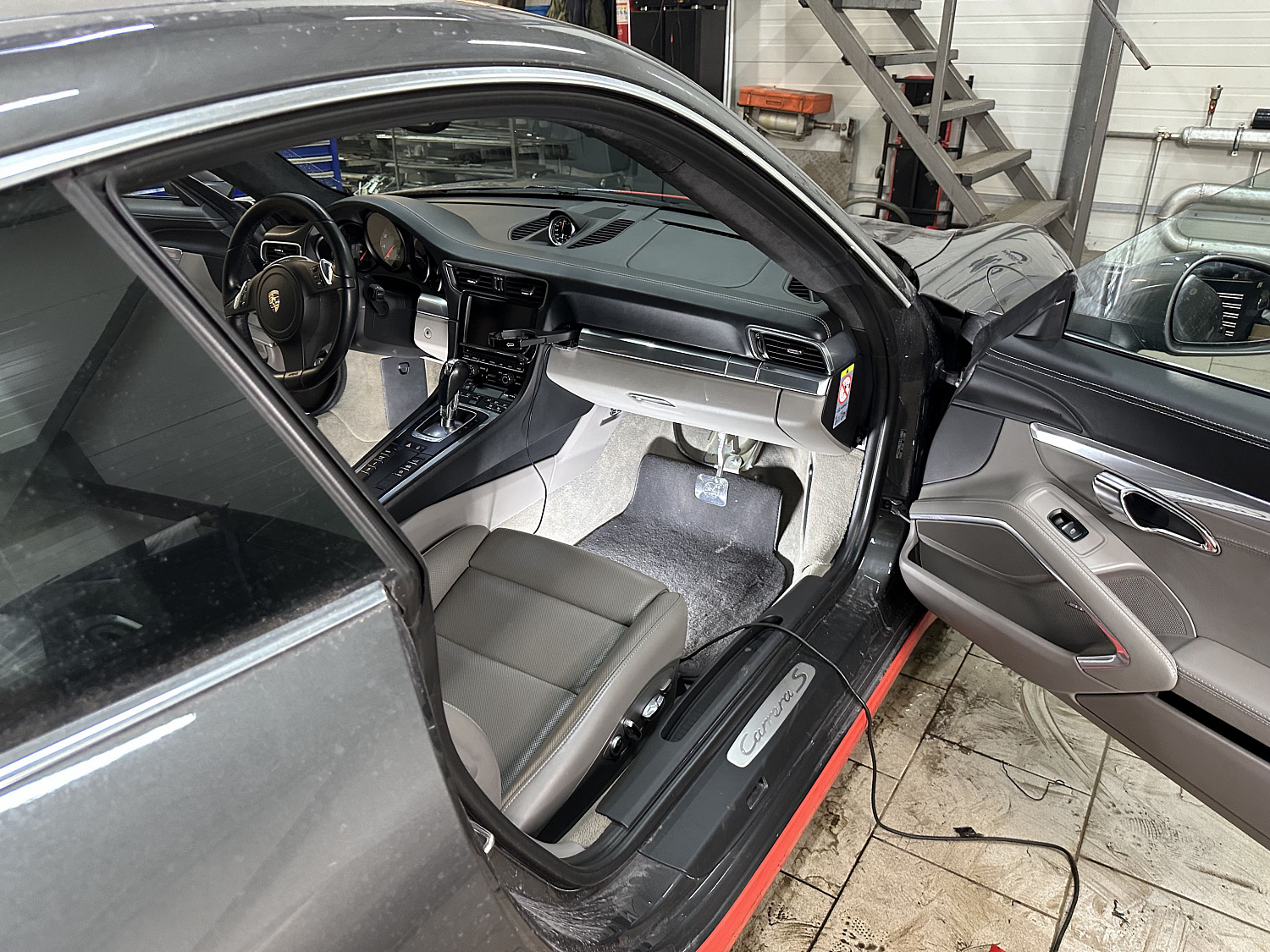 Установка тросовых педалей на Porsche 911 (автомат, 1шт.)