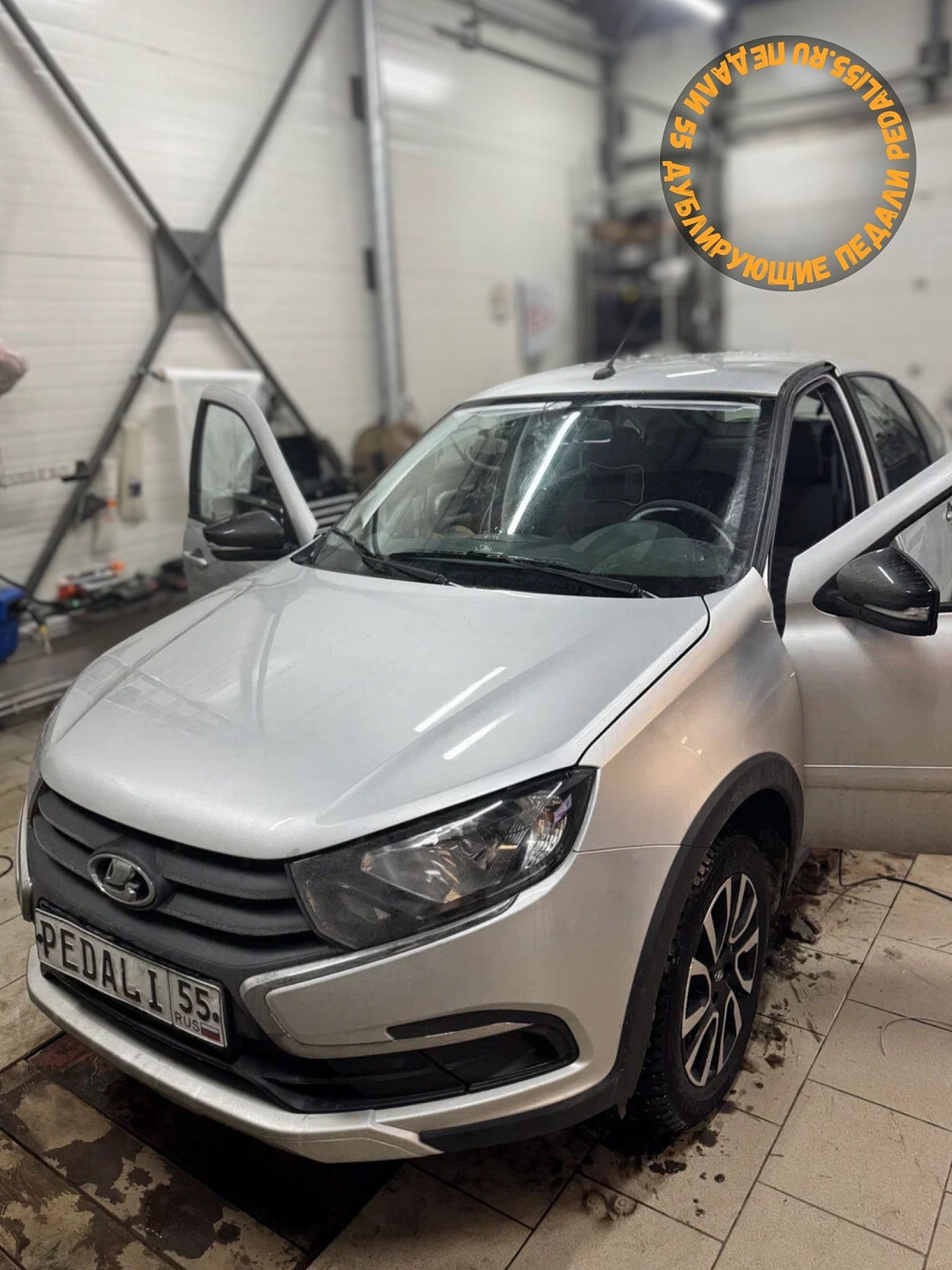 Установка дублирующих педалей в Lada Granta (МКПП)