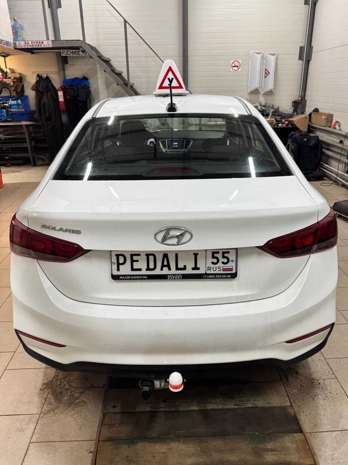 Установка тросовых педалей на Hyundai Solaris (автомат, 1шт.), светозвуковое устройство, фаркоп и комплект магнитных наклеек