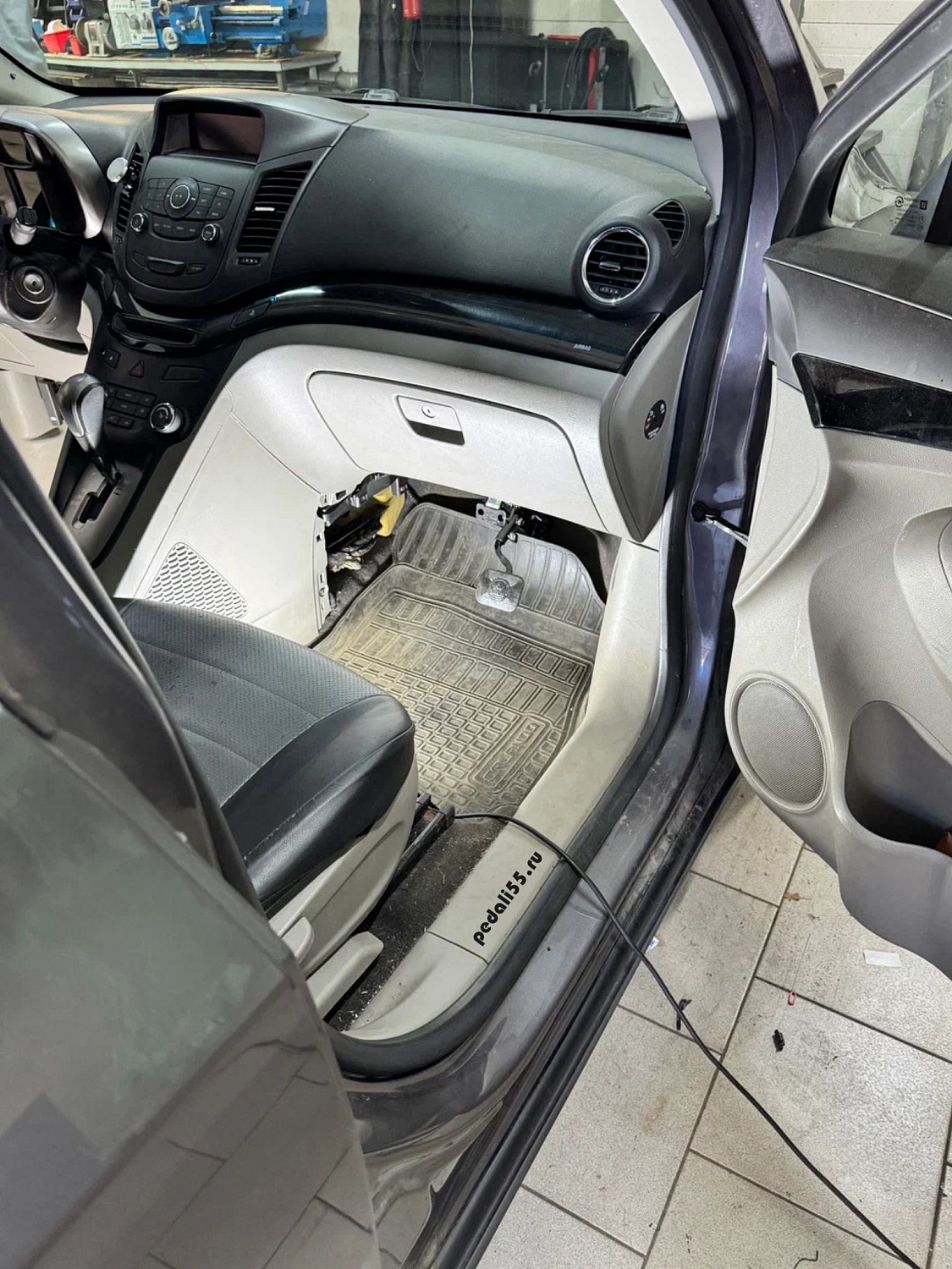 Установка тросовых педалей на Chevrolet Orlando (автомат, 1шт.)
